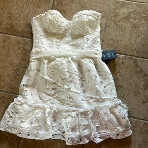 Brand new white lace dress from lulus never worn before size medium